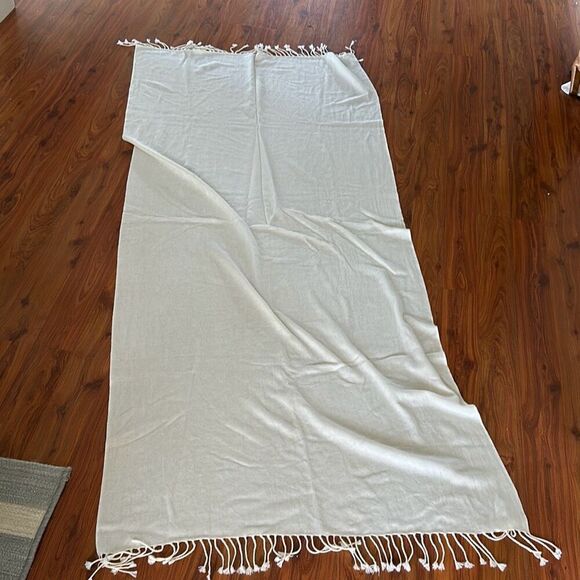 The pashmina Store 100% Kashmir Pena large with fringe cream - Picture 3 of 5
